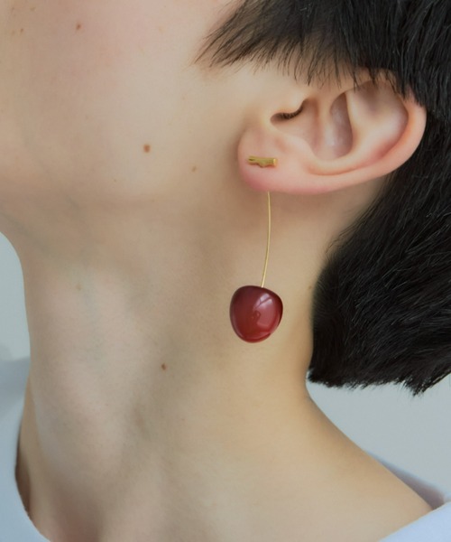manana suerte（マニャーナスエルテ）の「アメリカンチェリーピアス（ピアス（両耳用）・レディース・レッド・FREE）」の2枚目の写真