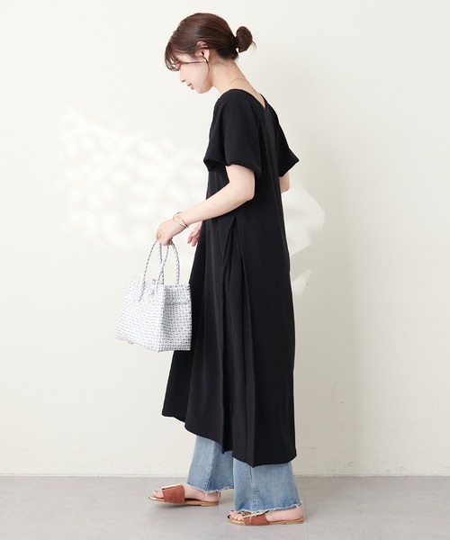 natural couture（ナチュラルクチュール）の「osono楽ちん2WAYリップルワンピース（ワンピース・レディース・オフホワイト/ブルー/ブラウン/ブラック・MEDIUM/LARGE）」の6枚目の写真