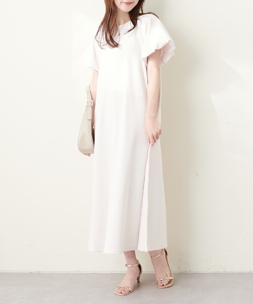 natural couture（ナチュラルクチュール）の「osono楽ちん2WAYリップルワンピース（ワンピース・レディース・オフホワイト/ブルー/ブラウン/ブラック・MEDIUM/LARGE）」の5枚目の写真