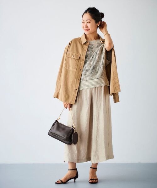 le.coeur blanc（ルクールブラン）の「パールボタンツイルシャツ（シャツ/ブラウス・レディース・ベージュ/カーキオリーブ・38）」の4枚目の写真