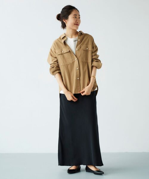 le.coeur blanc（ルクールブラン）の「パールボタンツイルシャツ（シャツ/ブラウス・レディース・ベージュ/カーキオリーブ・38）」の5枚目の写真