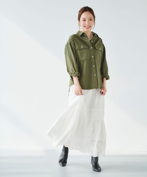 le.coeur blanc（ルクールブラン）の「パールボタンツイルシャツ（シャツ/ブラウス・レディース・ベージュ/カーキオリーブ・38）」の6枚目の写真