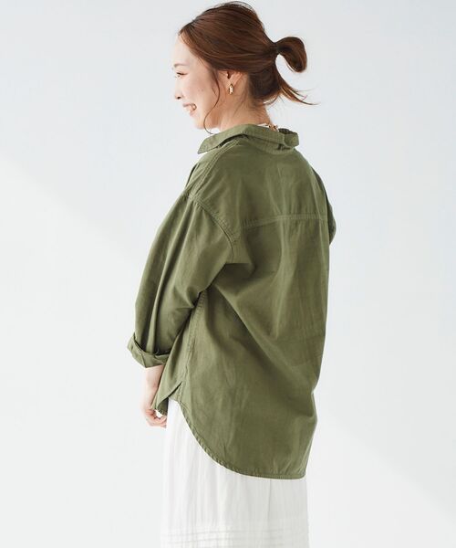le.coeur blanc（ルクールブラン）の「パールボタンツイルシャツ（シャツ/ブラウス・レディース・ベージュ/カーキオリーブ・38）」の14枚目の写真