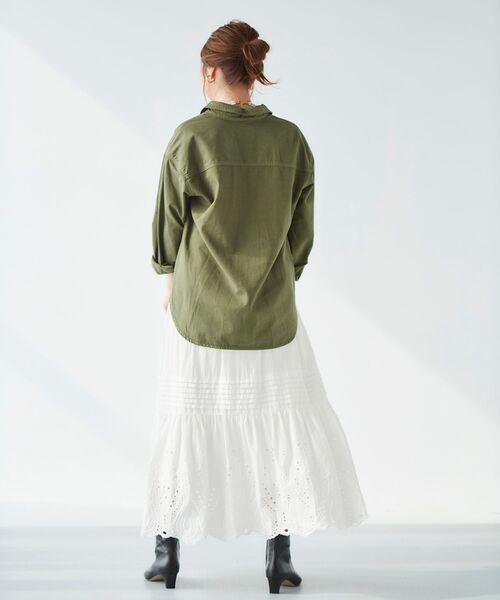 le.coeur blanc（ルクールブラン）の「パールボタンツイルシャツ（シャツ/ブラウス・レディース・ベージュ/カーキオリーブ・38）」の17枚目の写真
