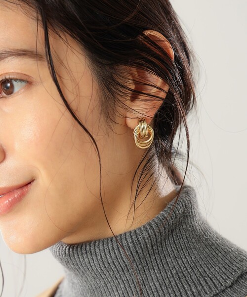 B:MING by BEAMS(ビーミングバイビームス)の「B:MING by BEAMS / クロス イヤリング(イヤリング・レディース・シルバー/ゴールド・ONE SIZE)」の1枚目の写真