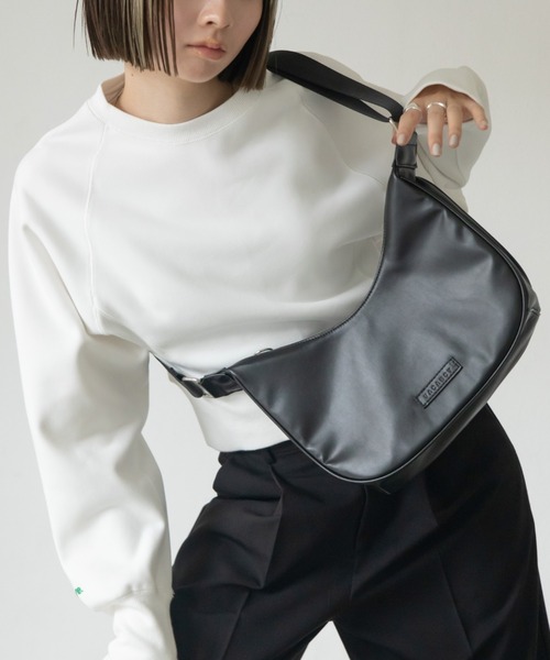 VACANCY(ヴァカンシー)の「ヴィーガンレザーラウンドショルダーバッグ(ショルダーバッグ・レディース・アイボリー/ブラック/シルバー・FREE)」の14枚目の写真