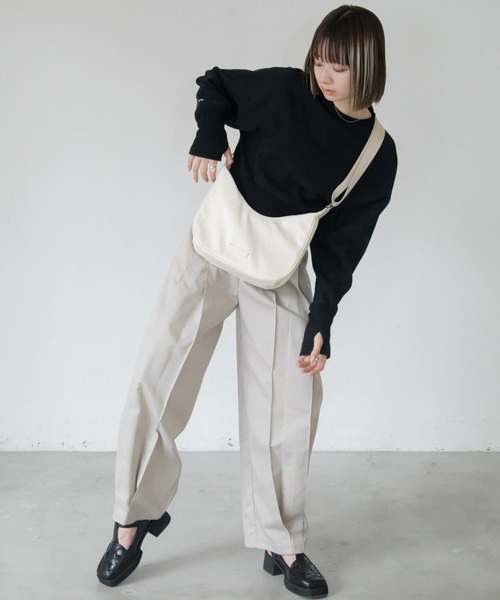 VACANCY(ヴァカンシー)の「ヴィーガンレザーラウンドショルダーバッグ(ショルダーバッグ・レディース・アイボリー/ブラック/シルバー・FREE)」の11枚目の写真