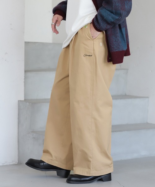 RAGEBLUE（レイジブルー）の「刺繍デザイン/ワイドストレート/タックチノパンツ（チノパンツ・メンズ・ブラック/ベージュ/ベージュ系その他3・SMALL/MEDIUM/LARGE）」の3枚目の写真