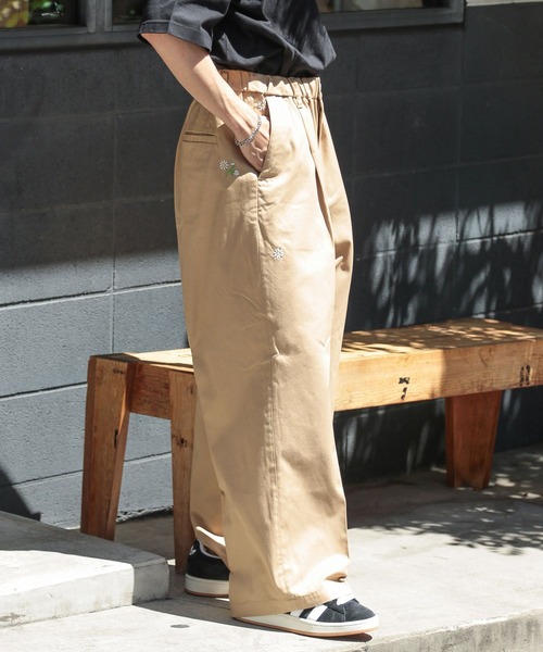 RAGEBLUE（レイジブルー）の「刺繍デザイン/ワイドストレート/タックチノパンツ（チノパンツ・メンズ・ブラック/ベージュ/ベージュ系その他3・SMALL/MEDIUM/LARGE）」の6枚目の写真