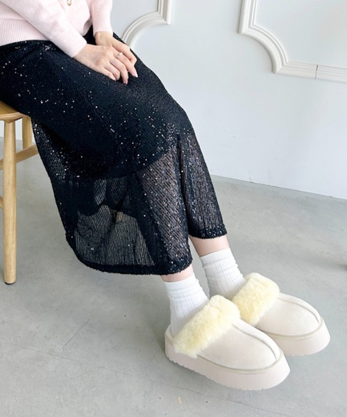 Loueme(ルエム)の「フェイクファームートン厚底スリッポンシューズ(その他シューズ・レディース・キャメル/アイボリー/ブラック・23.5cm/24.5cm)」の9枚目の写真