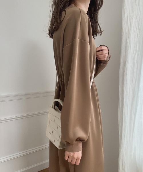 LAUIR（ラウアー）の「ドロストロングワンピース（ワンピース・レディース・ベージュ/ブラック/モカ・LARGE/MEDIUM）」の11枚目の写真