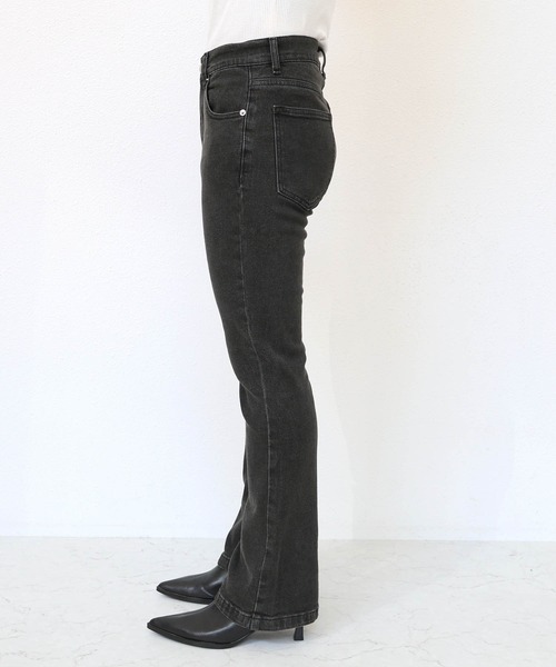 evernavy(エバーネイビー)の「ストレッチ美脚フレアデニムパンツ(デニムパンツ・レディース・ブラック・S/M/L)」の13枚目の写真