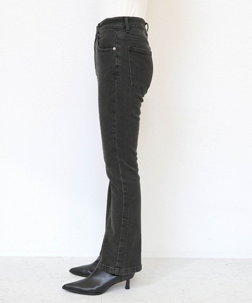evernavy(エバーネイビー)の「ストレッチ美脚フレアデニムパンツ(デニムパンツ・レディース・ブラック・S/M/L)」の16枚目の写真