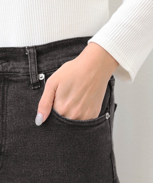 evernavy(エバーネイビー)の「ストレッチ美脚フレアデニムパンツ(デニムパンツ・レディース・ブラック・S/M/L)」の22枚目の写真