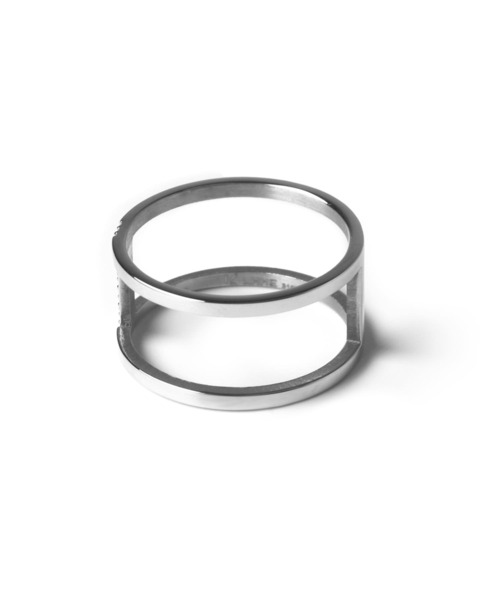 LHME（エルエイチエムイー）の「【WEB限定】”Enhance”ビジューラインリング/ジルコニア/サージカルステンレス（金属アレルギー対応）【LHME / エルエイチエムイー】（リング・レディース・シルバー/ゴールド・9号/11号/13号/15号）」の4枚目の写真