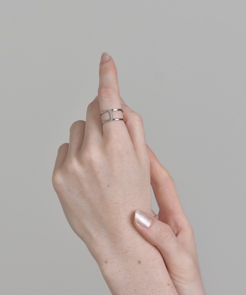 LHME（エルエイチエムイー）の「【WEB限定】”Enhance”ビジューラインリング/ジルコニア/サージカルステンレス（金属アレルギー対応）【LHME / エルエイチエムイー】（リング・レディース・シルバー/ゴールド・9号/11号/13号/15号）」の12枚目の写真