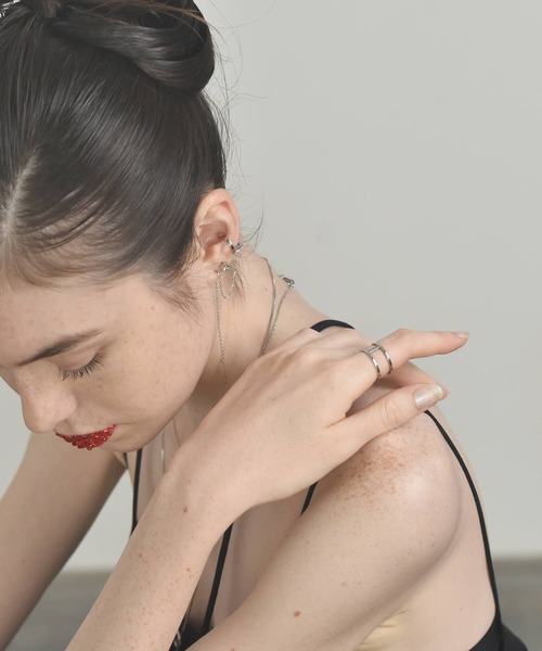 LHME（エルエイチエムイー）の「【WEB限定】”Enhance”ビジューラインリング/ジルコニア/サージカルステンレス（金属アレルギー対応）【LHME / エルエイチエムイー】（リング・レディース・シルバー/ゴールド・9号/11号/13号/15号）」の10枚目の写真