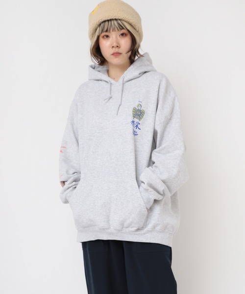 RNA（アールエヌエー）の「M2187 繁栄プリントパーカー（パーカー・レディース・アッシュグレー/ブラック/マスタード・MEDIUM）」の3枚目の写真