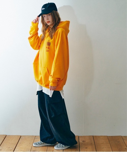 RNA（アールエヌエー）の「M2187 繁栄プリントパーカー（パーカー・レディース・アッシュグレー/ブラック/マスタード・MEDIUM）」の8枚目の写真