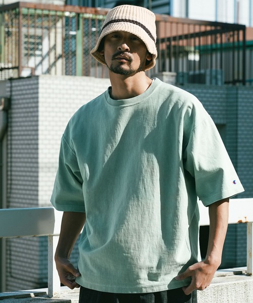 Champion（チャンピオン）の「【Champion(チャンピオン）】別注pigmentdye半袖Tシャツ（Tシャツ/カットソー・メンズ・チャコール/オフホワイト/ブルー系・MEDIUM/LARGE）」の3枚目の写真