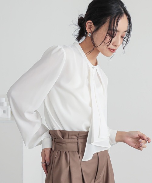 n'OrLABEL（ノアールレーベル）の「『ボウタイブラウス』（シャツ/ブラウス・レディース・ブラック/オフホワイト/グレー・1/2）」の2枚目の写真