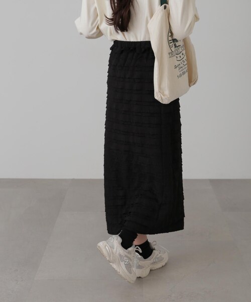 FREE'S MART(フリーズマート)の「カットフリルティアードナロースカート(スカート・レディース・ブラック/ホワイト・MEDIUM/SMALL)」の4枚目の写真