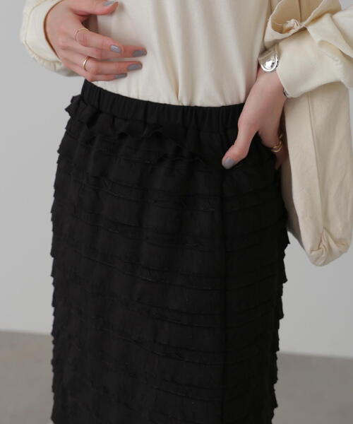 FREE'S MART(フリーズマート)の「カットフリルティアードナロースカート(スカート・レディース・ブラック/ホワイト・MEDIUM/SMALL)」の5枚目の写真