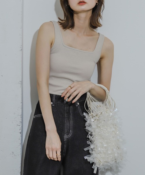 SENSE OF PLACE by URBAN RESEARCH（センスオブプレイスバイアーバンリサーチ）の「スクエアネックカップツキタンクトップ（タンクトップ・レディース・ブラック/ホワイト/レッド/ライトブルー/ライトベージュ・ONE）」の4枚目の写真