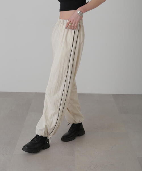 FREE'S MART（フリーズマート）の「サイドラインドロストパンツ（その他パンツ・レディース・ホワイト/ブラック・FREE）」の2枚目の写真