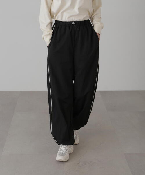 FREE'S MART（フリーズマート）の「サイドラインドロストパンツ（その他パンツ・レディース・ホワイト/ブラック・FREE）」の4枚目の写真