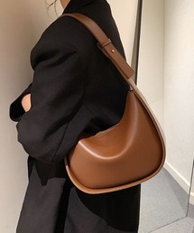 フェイクレザーハーフムーンショルダーバッグ