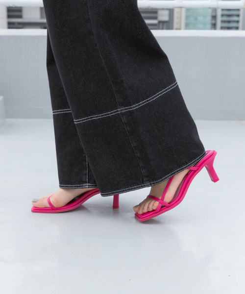 SENSE OF PLACE by URBAN RESEARCH（センスオブプレイスバイアーバンリサーチ）の「ワイドスクエアストラップサンダル（サンダル・レディース・ホワイト/ピンク/ブラック/ライトブルー・SMALL/MEDIUM/LARGE）」の4枚目の写真