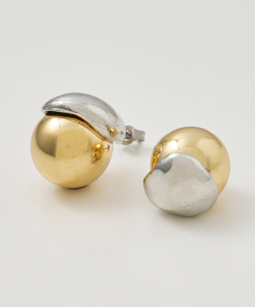 collex（コレックス）の「バイカラーボールピアス（ピアス（両耳用）・レディース・ゴールド/シルバー・フリー）」の2枚目の写真