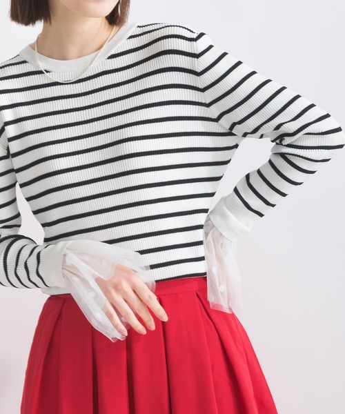 PICCIN PERLA(ピッチンペルラ)の「ドットチュールフレアスリーブニット(ニット/セーター・レディース・ホワイト系その他/ブラック/オフホワイト/チャコールグレー・M)」の2枚目の写真