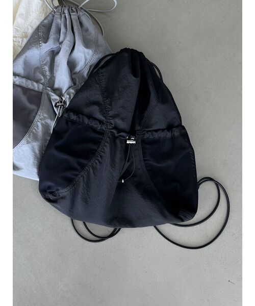 EMODA（エモダ）の「ナイロンドローストリングバッグ（バックパック/リュック・レディース・グレー/ブラック/アイボリー・FREE）」の12枚目の写真