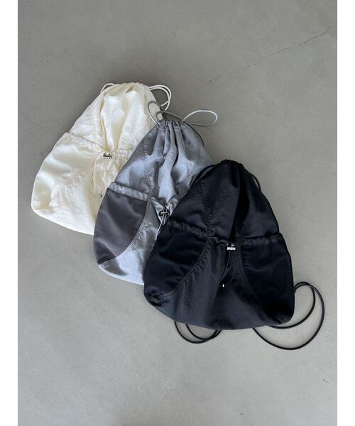 EMODA（エモダ）の「ナイロンドローストリングバッグ（バックパック/リュック・レディース・グレー/ブラック/アイボリー・FREE）」の13枚目の写真