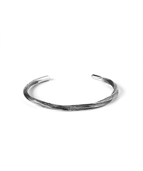 LION HEART（ライオンハート）の「【限定展開】“HAWAIIAN”ツイストバングル/サージカルステンレス（金属アレルギー対応）【LION HEART / ライオンハート】（バングル/リストバンド・メンズ・シルバー・ONE SIZE）」の2枚目の写真