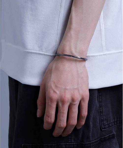 LION HEART（ライオンハート）の「【限定展開】“HAWAIIAN”ツイストバングル/サージカルステンレス（金属アレルギー対応）【LION HEART / ライオンハート】（バングル/リストバンド・メンズ・シルバー・ONE SIZE）」の11枚目の写真