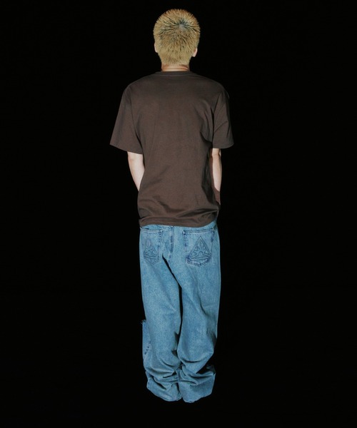 ISTKUNST(イストクンスト)の「A'GEM/9 × .kom 『ISTKUNST/イストクンスト』 SCENE BAND TEE/シーン バンド Tシャツ(Tシャツ/カットソー・メンズ・チャコールグレー/ブラウン・M/L)」の6枚目の写真