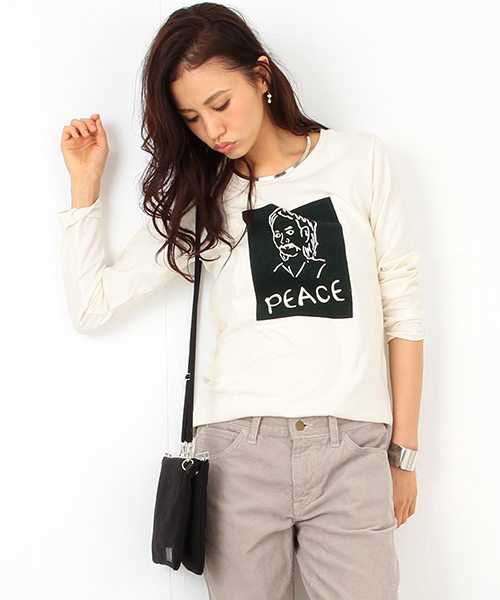 B:MING by BEAMS（ビーミングバイビームス）の「ビーミング by ビームス / フロッキープリントロングTシャツ（Tシャツ/カットソー・レディース・オフホワイト/ライトグレー/レッド系その他/ネイビー・ONE SIZE）」の2枚目の写真