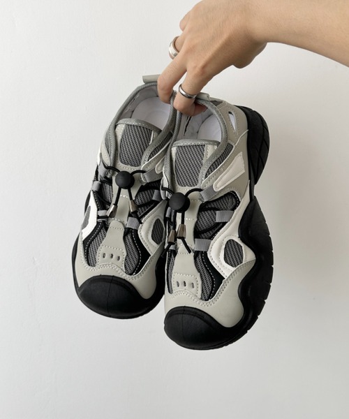 CLEA（クレア）の「ドロストボリュームソール厚底スニーカーサンダル/スポーツサンダル（サンダル・レディース・ブラック/グレー/ブラウン・23.5cm/24.5cm）」の3枚目の写真