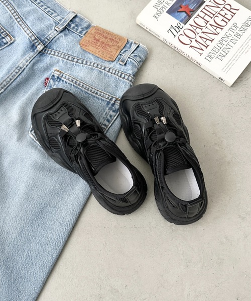 CLEA（クレア）の「ドロストボリュームソール厚底スニーカーサンダル/スポーツサンダル（サンダル・レディース・ブラック/グレー/ブラウン・23.5cm/24.5cm）」の12枚目の写真