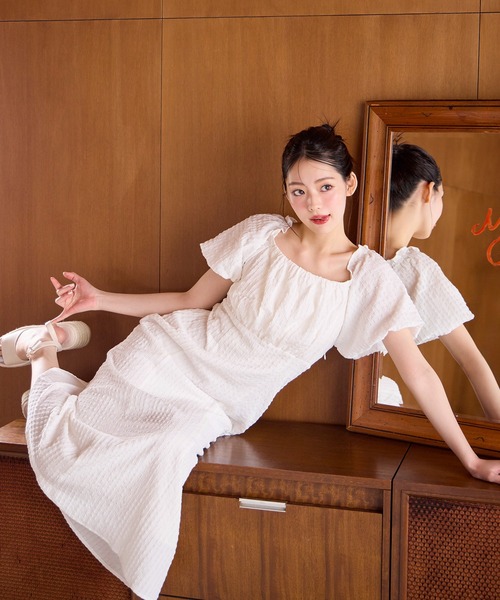 one after another NICE CLAUP（ワンアフターアナザーナイスクラップ）の「袖ボリュームワンピース（ワンピース・レディース・レッド/オフホワイト/ブルー/ブラック・FREE）」の8枚目の写真