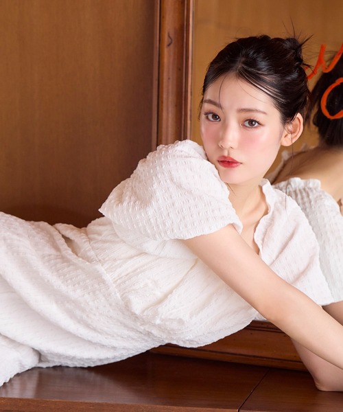 one after another NICE CLAUP（ワンアフターアナザーナイスクラップ）の「袖ボリュームワンピース（ワンピース・レディース・レッド/オフホワイト/ブルー/ブラック・FREE）」の9枚目の写真