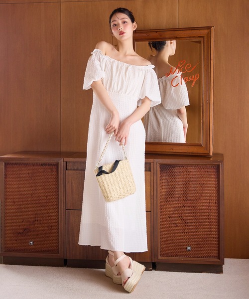 one after another NICE CLAUP（ワンアフターアナザーナイスクラップ）の「袖ボリュームワンピース（ワンピース・レディース・レッド/オフホワイト/ブルー/ブラック・FREE）」の5枚目の写真