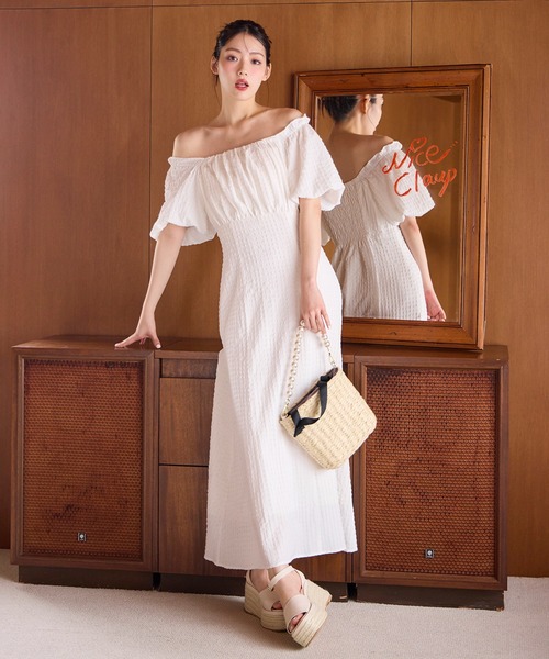 one after another NICE CLAUP（ワンアフターアナザーナイスクラップ）の「袖ボリュームワンピース（ワンピース・レディース・レッド/オフホワイト/ブルー/ブラック・FREE）」の6枚目の写真