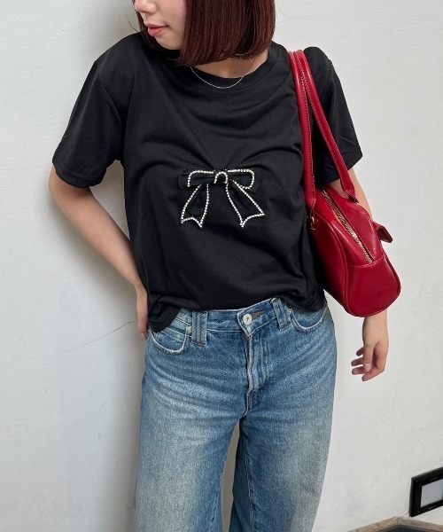 nemne store(ネンネストア)の「《Delfy》リボンブローチTシャツ(Tシャツ/カットソー・レディース・ブラック/オフホワイト・フリー)」の9枚目の写真