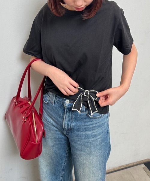 nemne store(ネンネストア)の「《Delfy》リボンブローチTシャツ(Tシャツ/カットソー・レディース・ブラック/オフホワイト・フリー)」の8枚目の写真