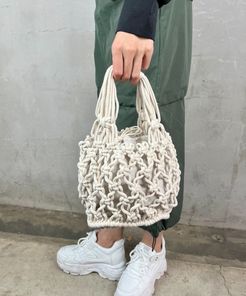 Loco Ocean(ロコオーシャン)の「【マクラメ編み】巾着付き ロープバッグ / ハンドバッグ(トートバッグ・レディース・ベージュ/ホワイト/グリーン/ブラック・ONE SIZE)」の7枚目の写真