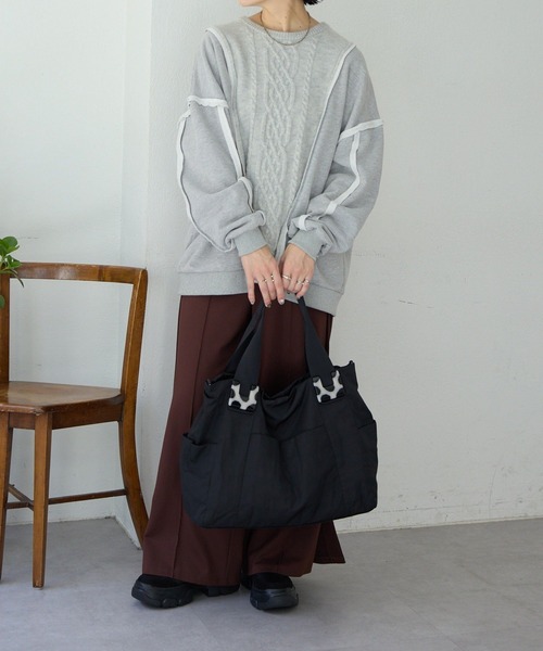ear PAPILLONNER(イアパピヨネ)の「《WEB限定カラーあり》ショルダー付き/樹脂パーツトートバッグLサイズ(トートバッグ・レディース・グレー系その他/ブラック系その他/カーキ/ブラック/シルバー系その他/ブラック系その他2/ベージュ系その他/アイボリー/ブルー系その他/グレー系その他2/グレー系その他3/ブラウン系その他/ブラック系その他3/ホワイト系その他2・FREE)」の18枚目の写真